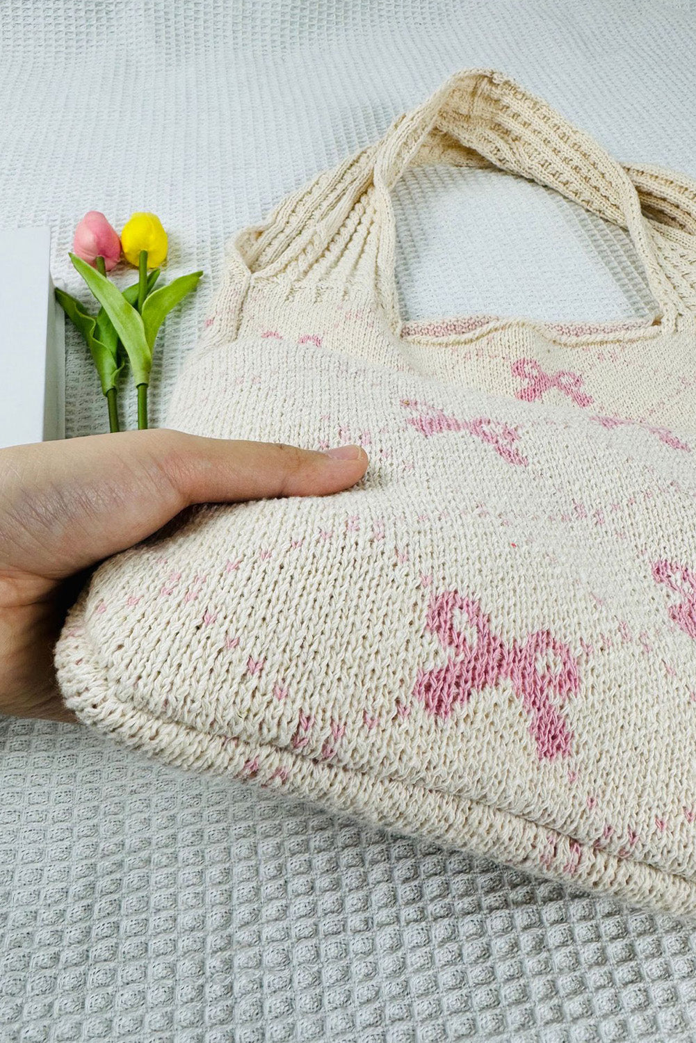 Beige Schultertasche mit süßem Schleifenmuster und strukturiertem Strickriemen