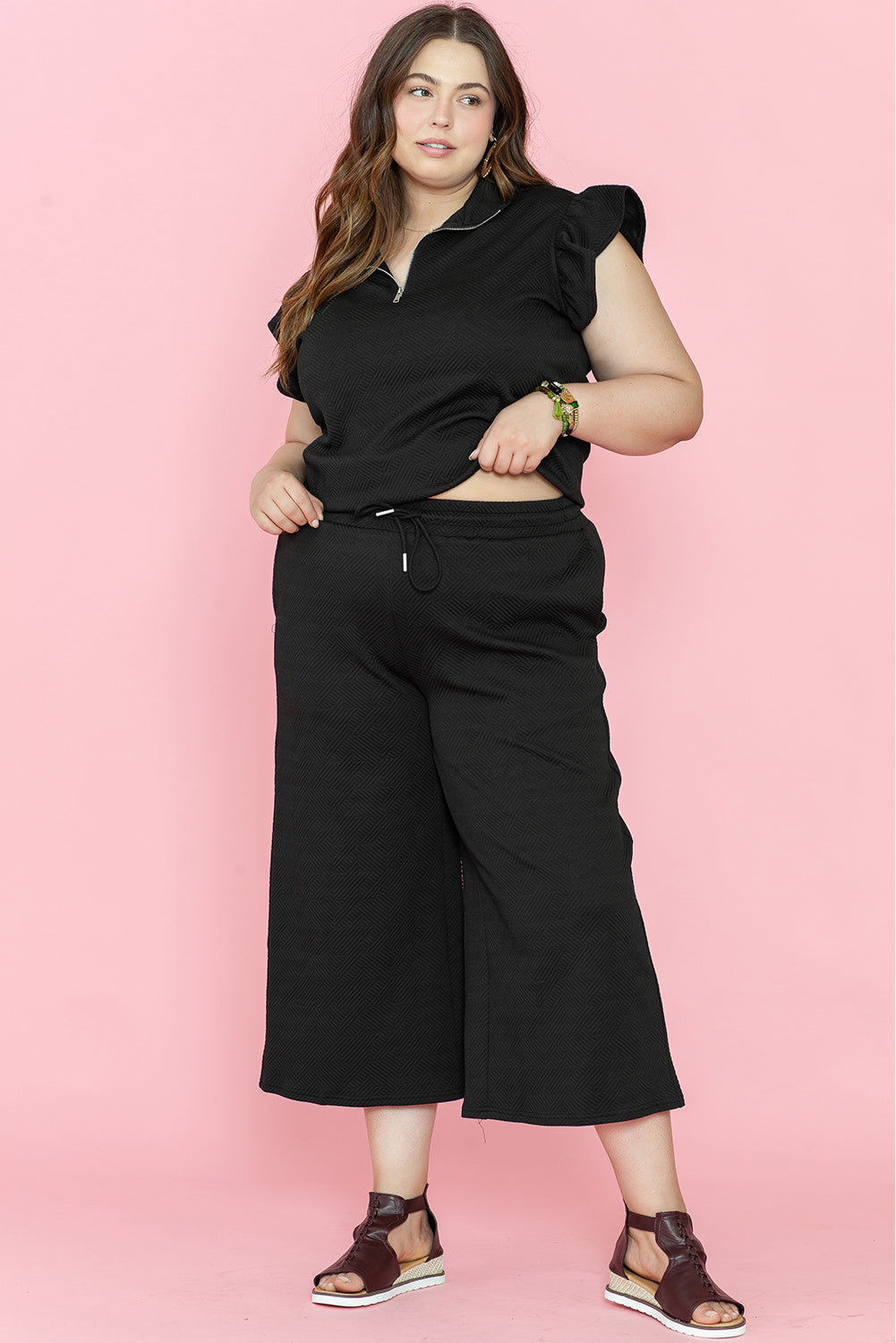 Black Plus Ruffled Sheve Quarter Top Top et Pantalon de jambe large