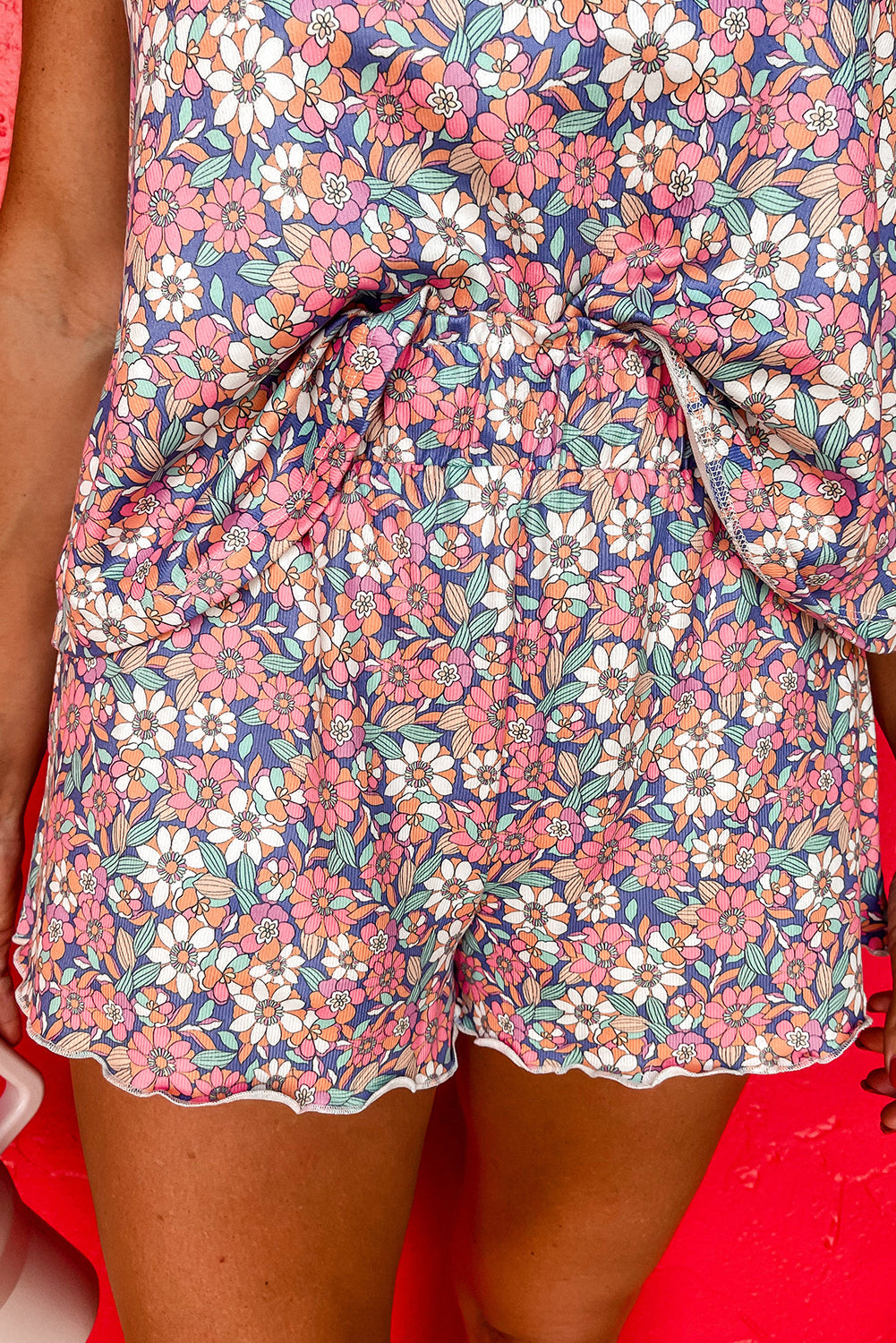 Ensemble aus Camisole und Shorts mit azurblauem Blütenprint