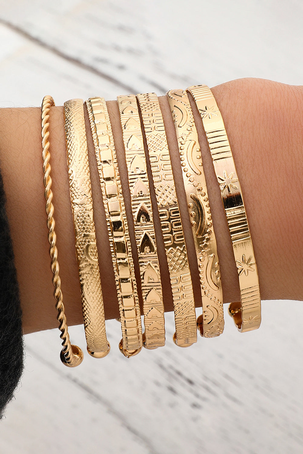 Gold 7pcs Conjunto de brazalete de aleación abierta con textura para elegancia elegante