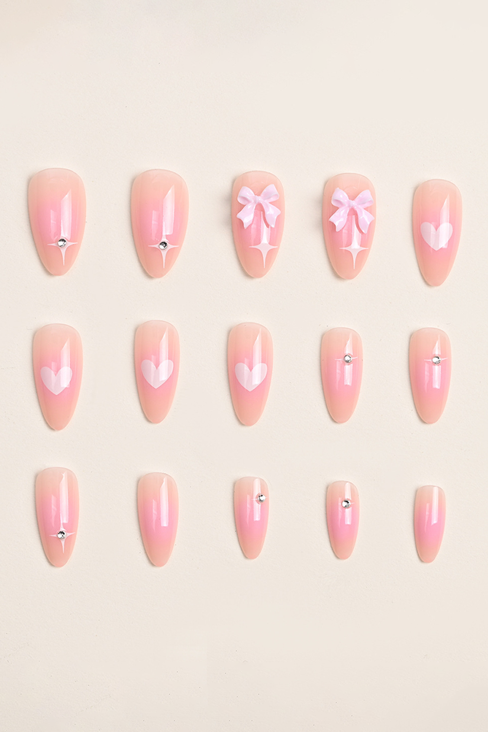 Pinkes Nagelset mit Schleife und Herzdekor mit Farbverlauf