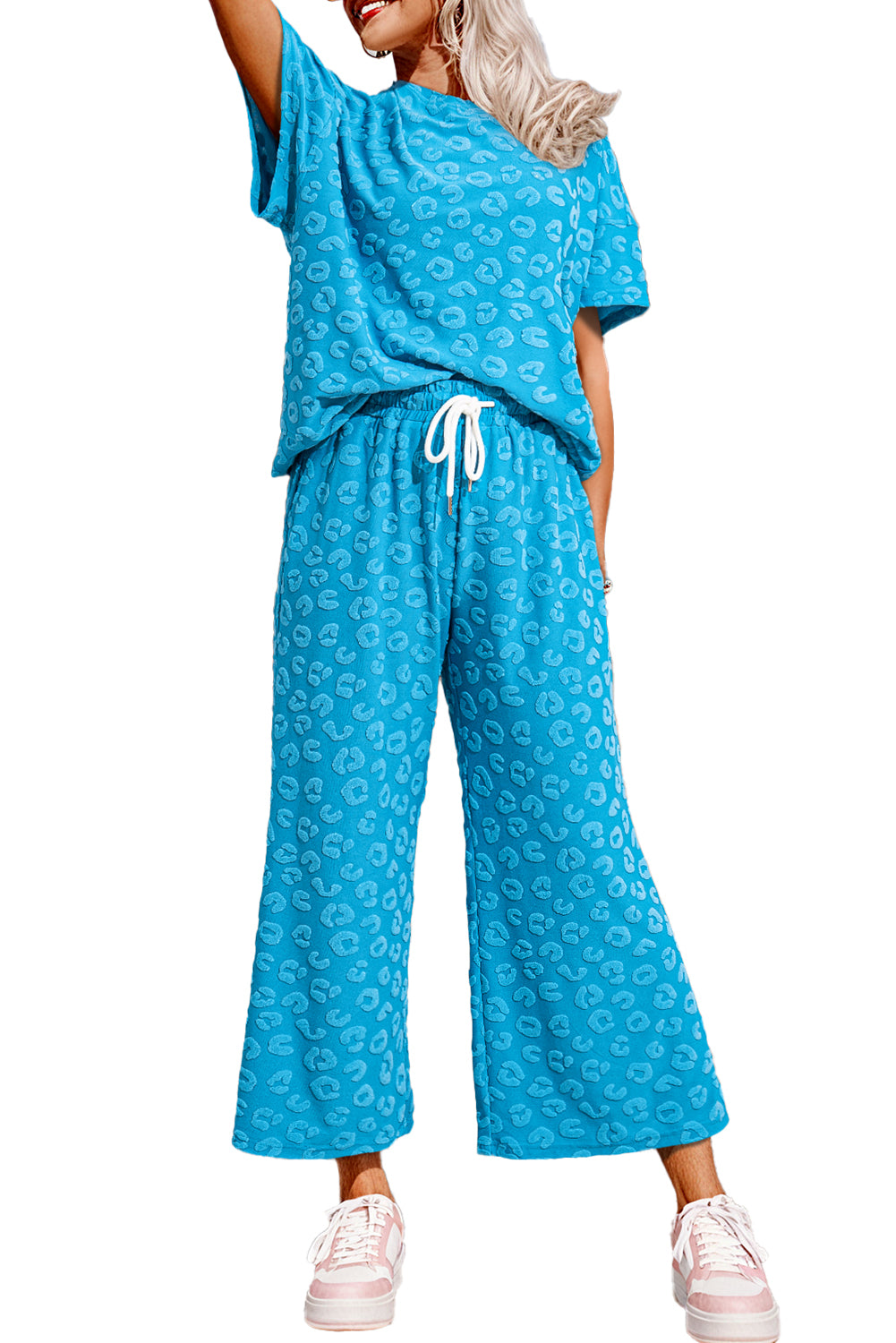 Blaues Set aus kurzärmligem Jacquard-Oberteil mit Leopardenmuster und Hose mit weitem Bein