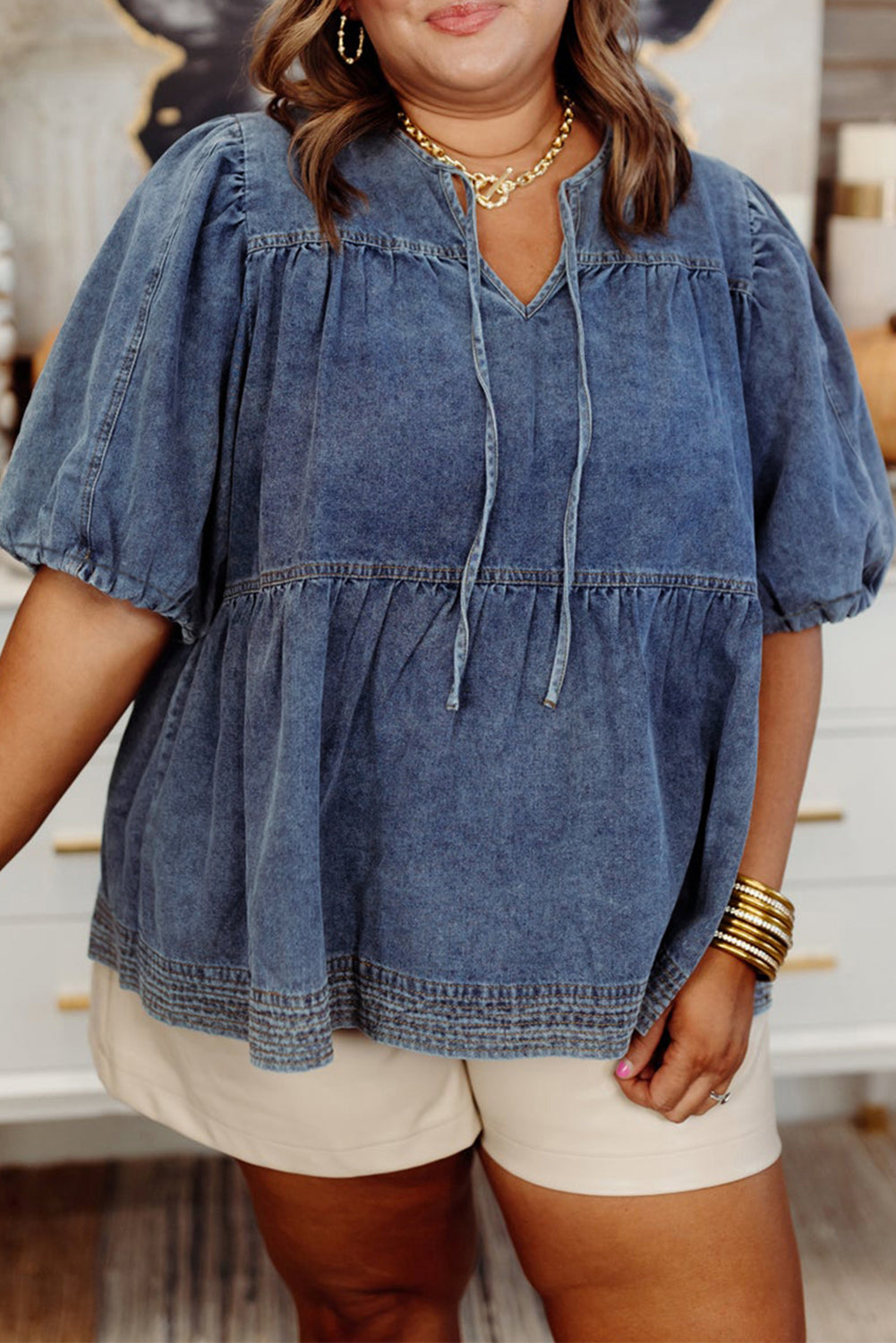 Sail Blue Plus Size Jeansbluse mit V-Ausschnitt und Puffärmeln und Bindeband