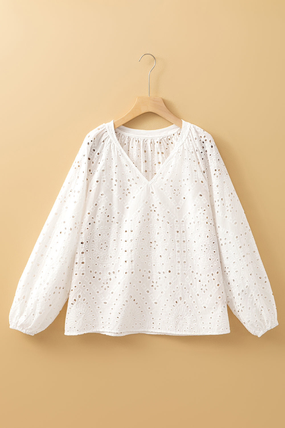 Blusa con manga de hojaldre bordado con ojal