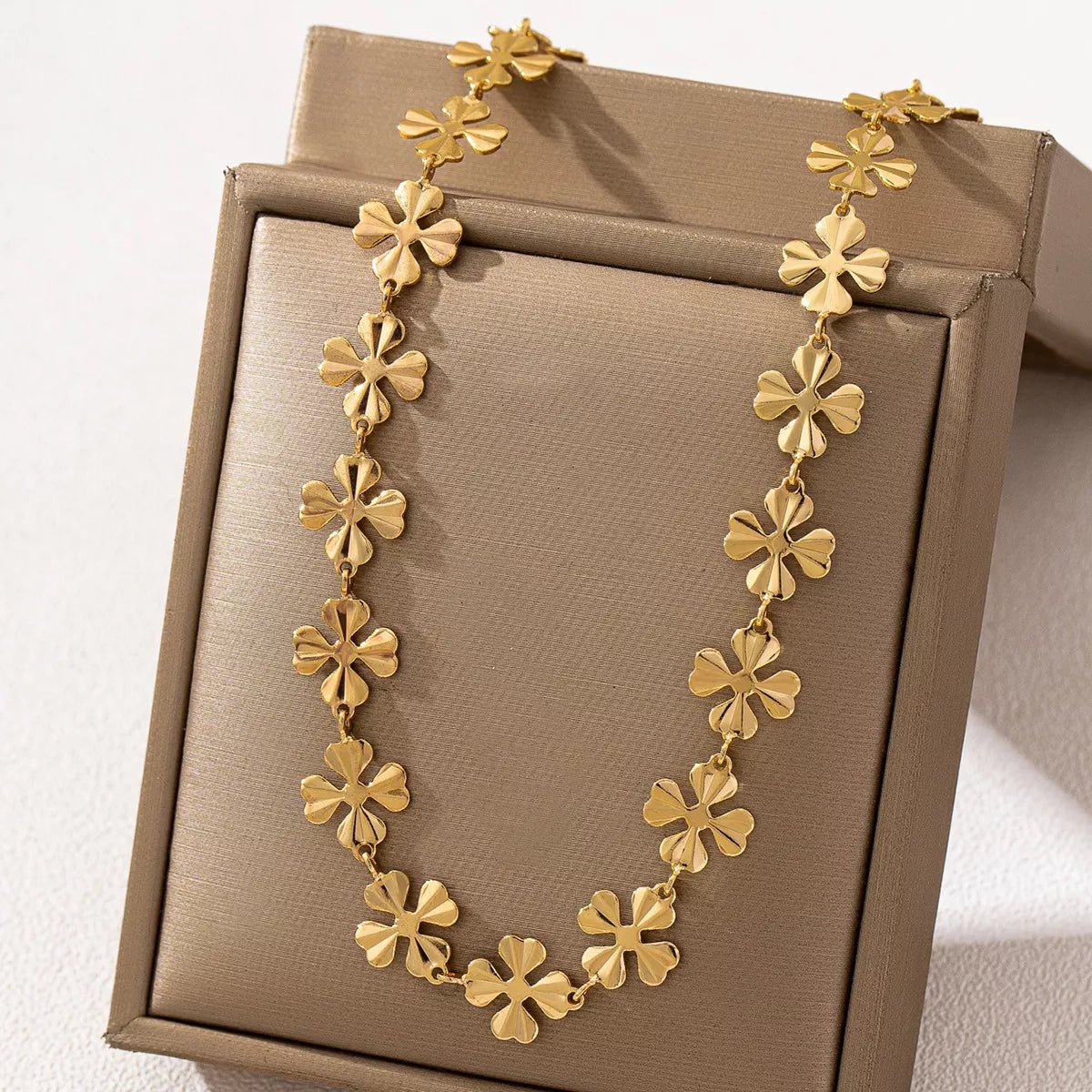18K Gold - Plated Alloy Flower Chain Necklace - MAD RUFFI