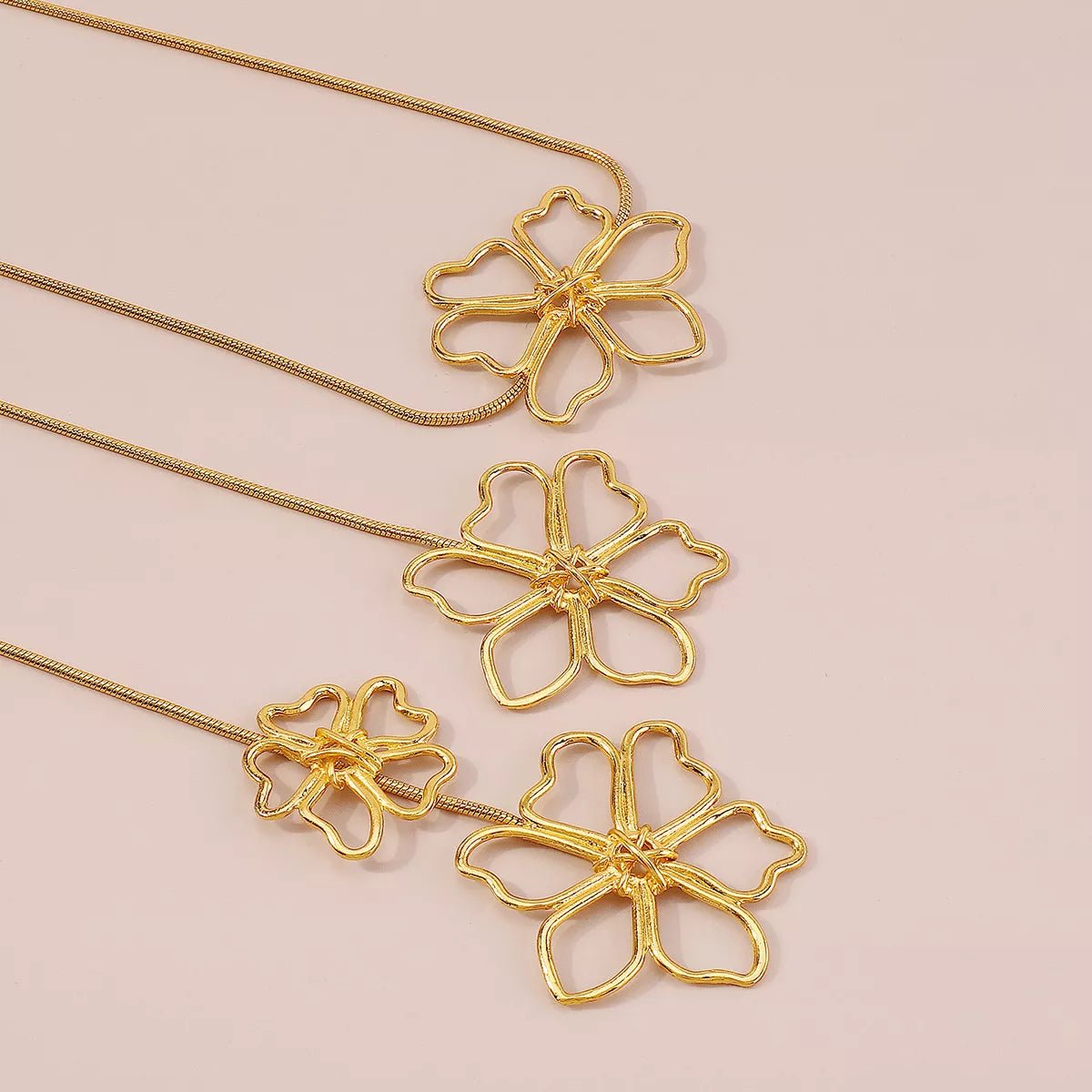 18K Gold - Plated Alloy Flower Necklace - MAD RUFFI