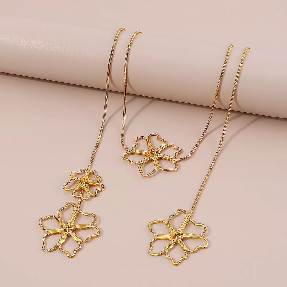 18K Gold - Plated Alloy Flower Necklace - MAD RUFFI
