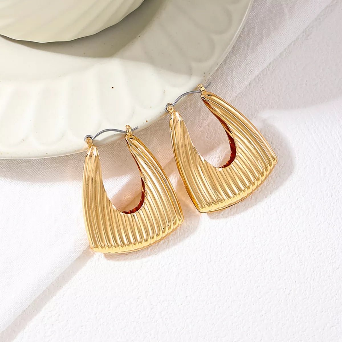18K Gold - Plated Alloy Ribbed Triangular Hoop Earrings - MAD RUFFI