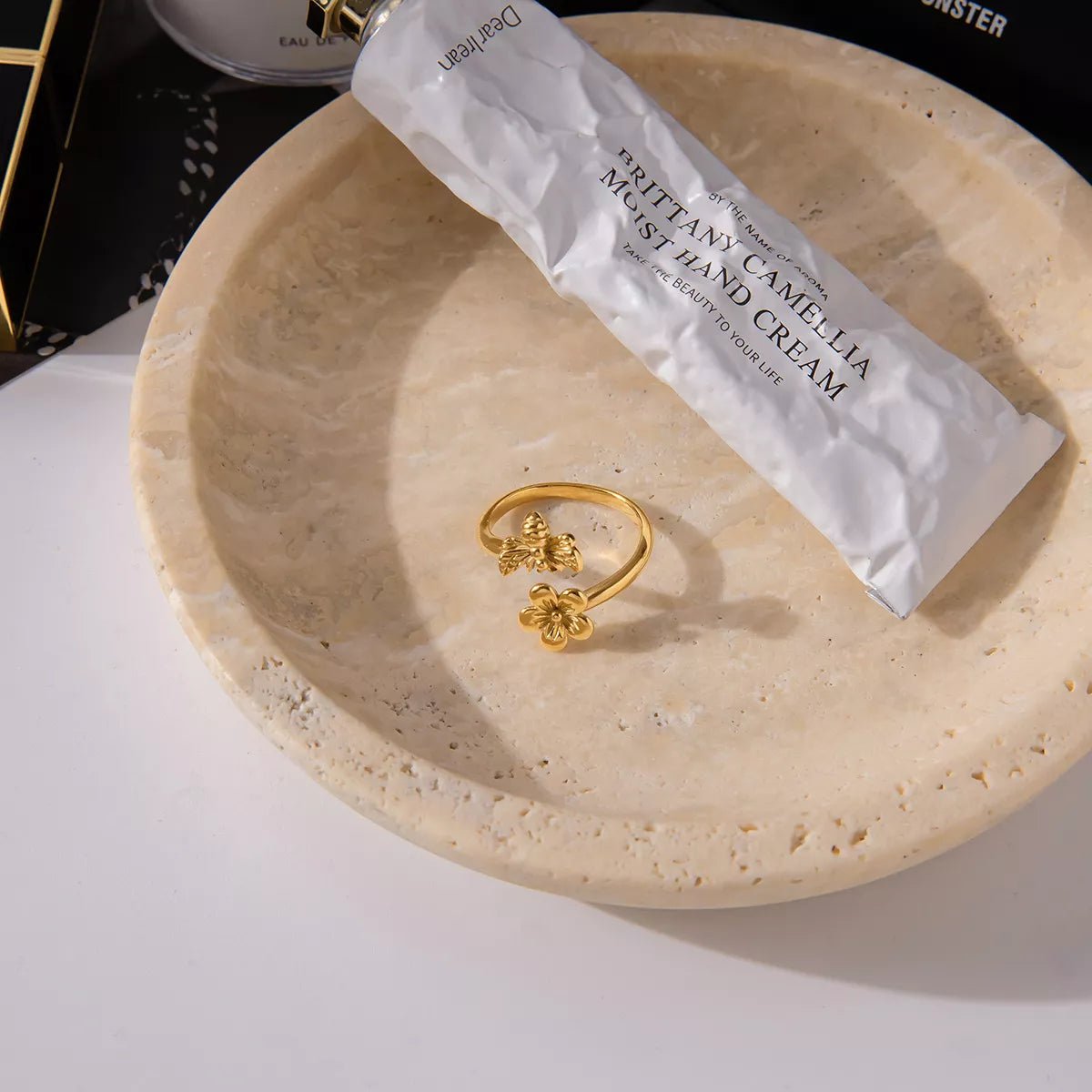 18K Gold - Plated Flower Bee Open Ring - MAD RUFFI