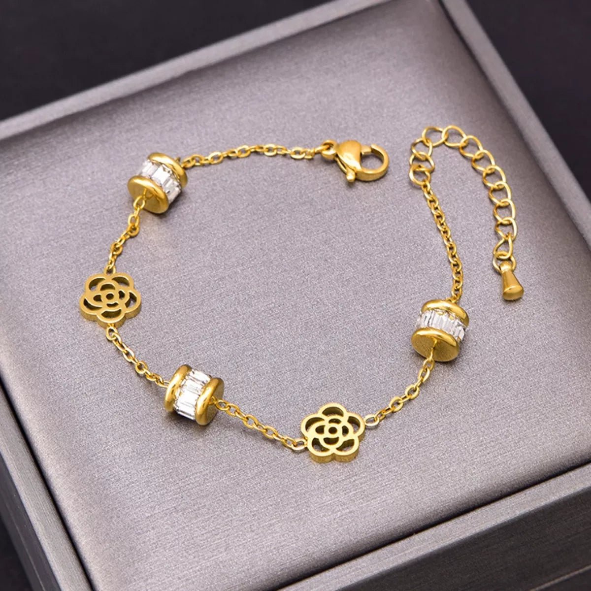 18K Gold - Plated Flower Bracelet - MAD RUFFI