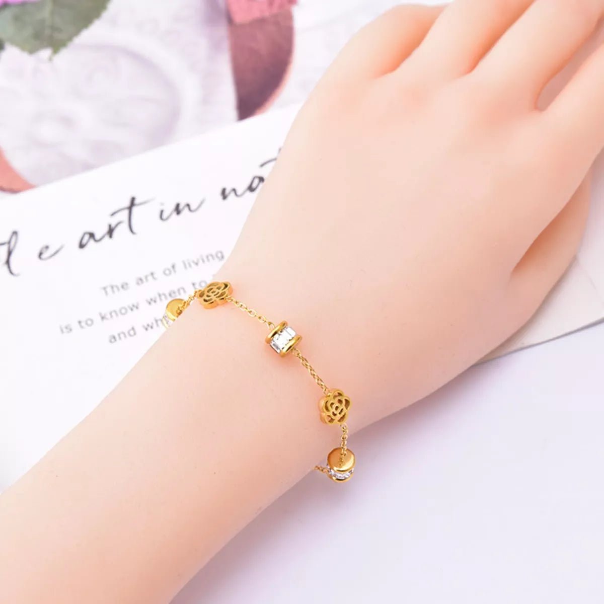 18K Gold - Plated Flower Bracelet - MAD RUFFI