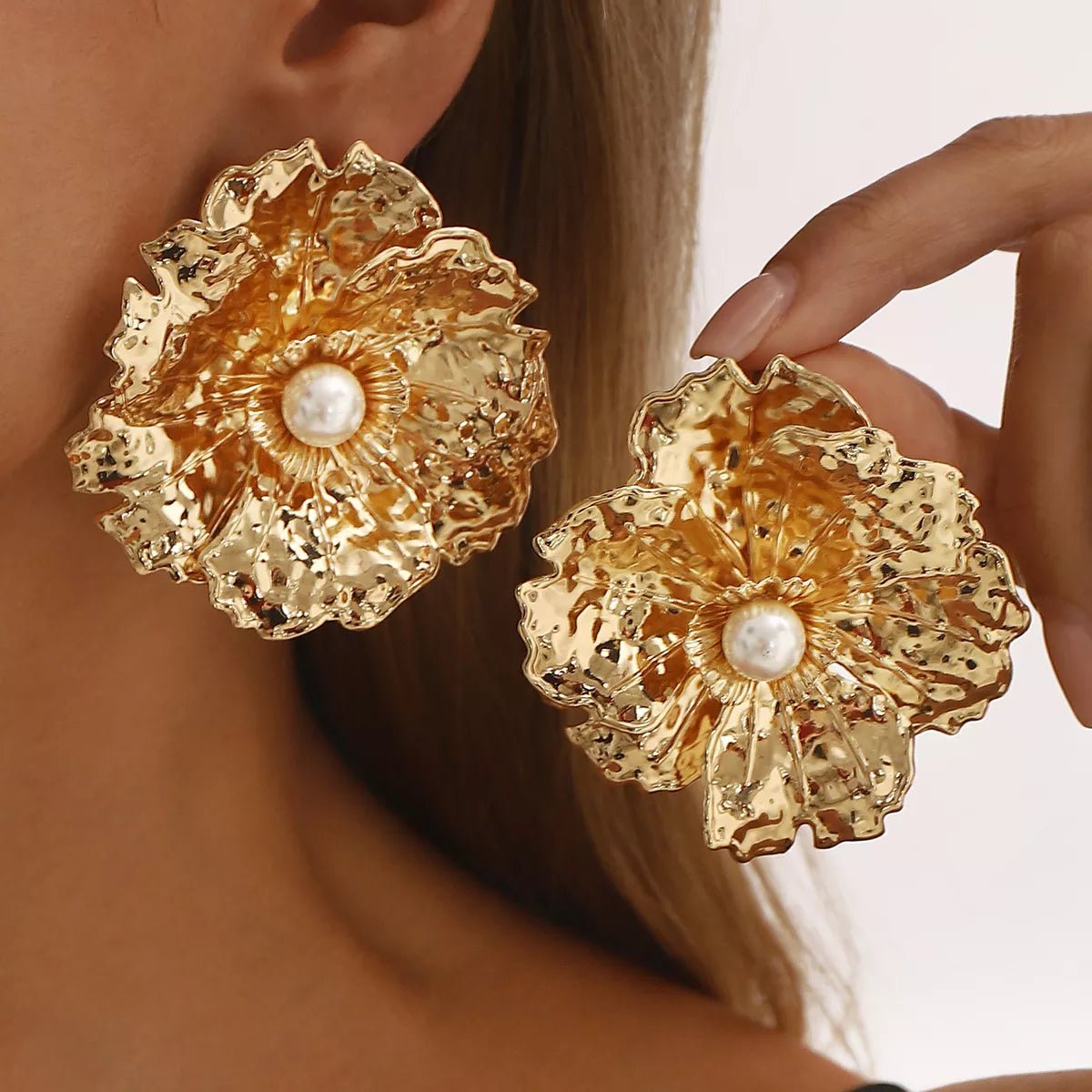 18K Gold - Plated Flower Earrings - MAD RUFFI