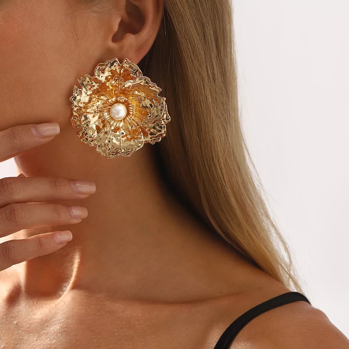 18K Gold - Plated Flower Earrings - MAD RUFFI