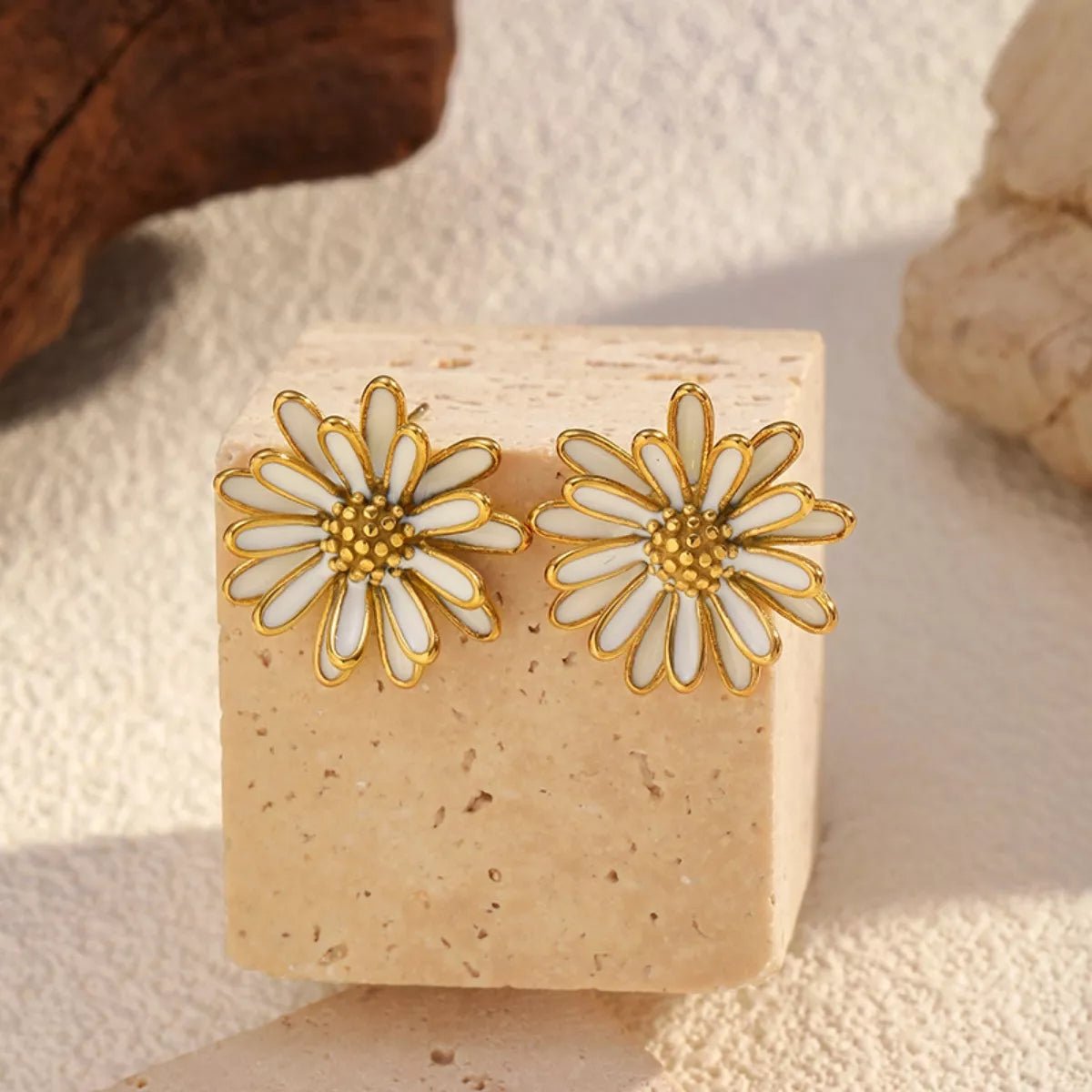 18K Gold - Plated Flower Stud Earrings - MAD RUFFI