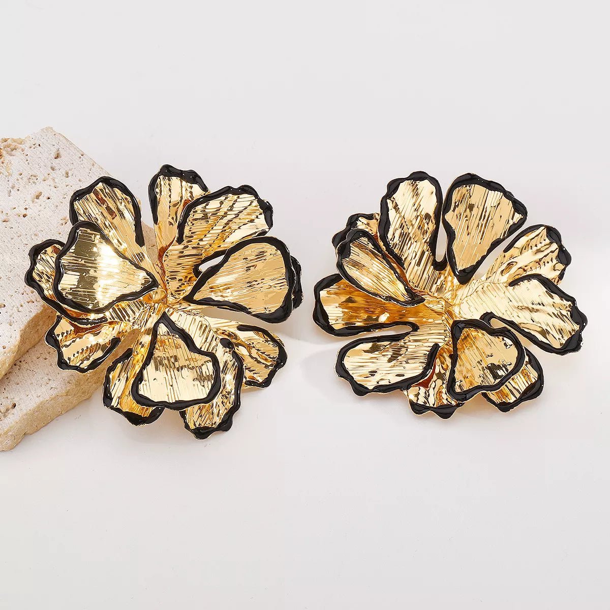 18K Gold - Plated Flower Stud Earrings - MAD RUFFI