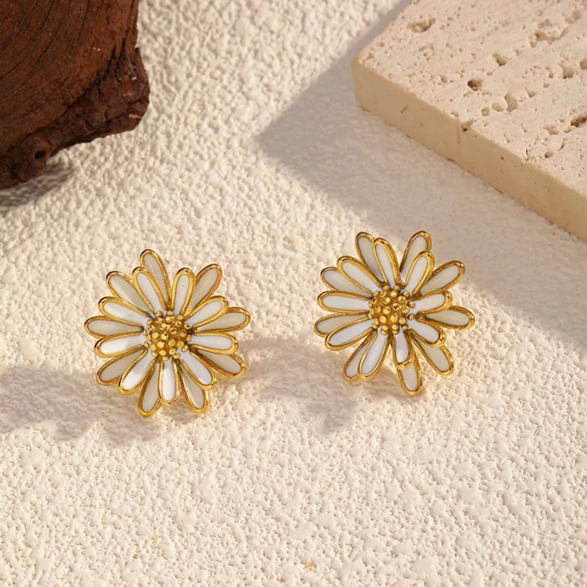 18K Gold - Plated Flower Stud Earrings - MAD RUFFI