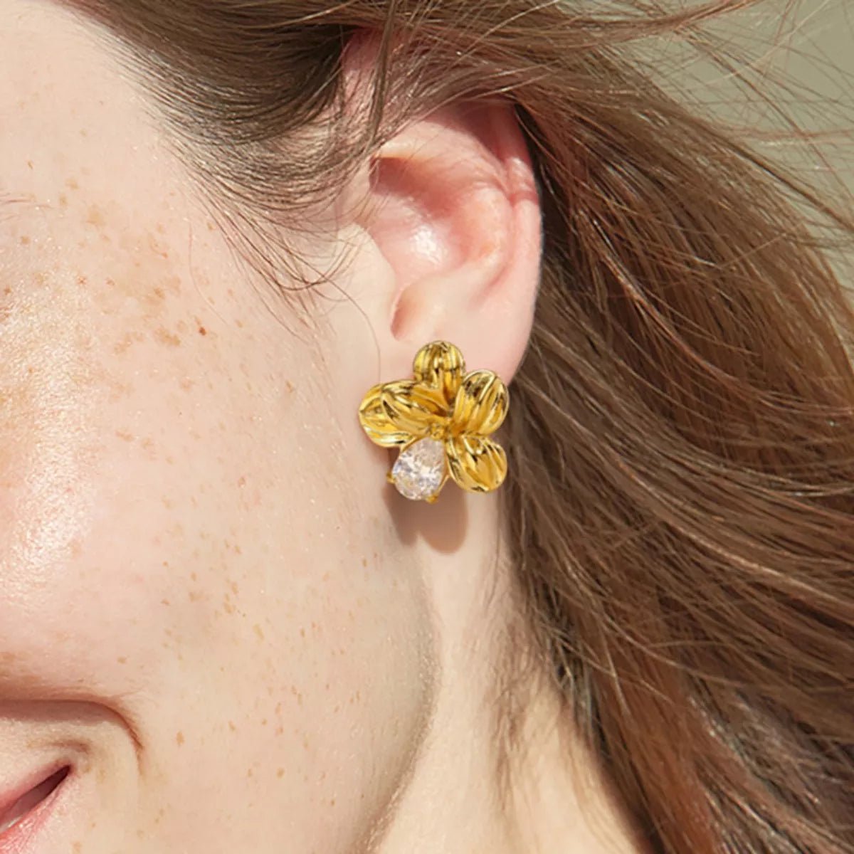 18K Gold - Plated Flower Stud Earrings - MAD RUFFI