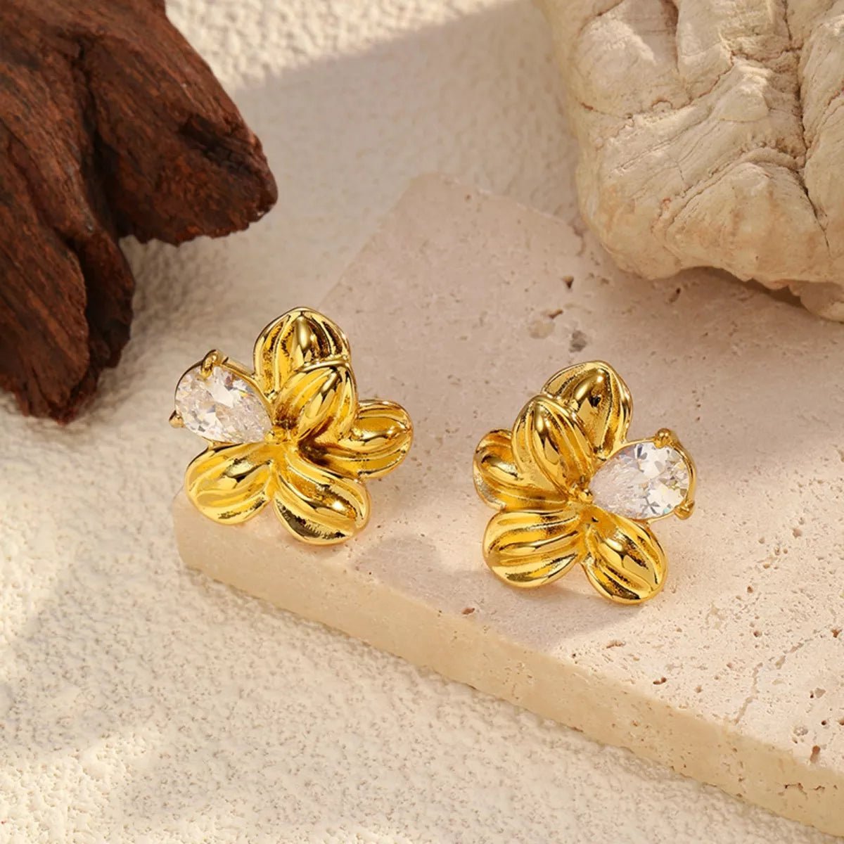 18K Gold - Plated Flower Stud Earrings - MAD RUFFI