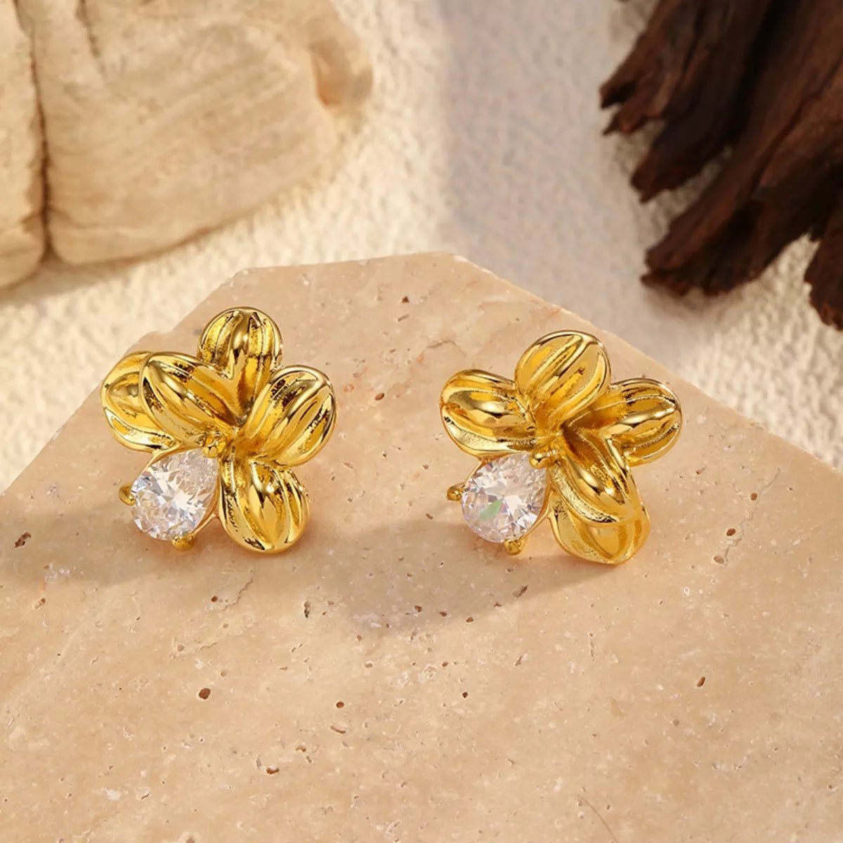 18K Gold - Plated Flower Stud Earrings - MAD RUFFI