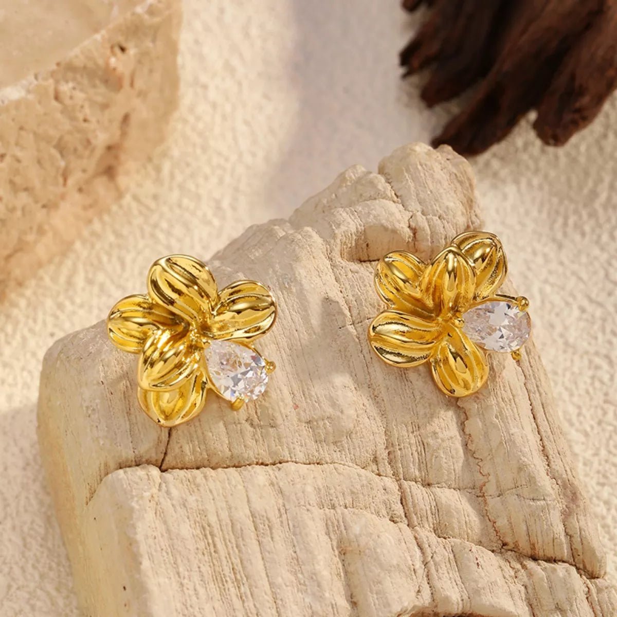 18K Gold - Plated Flower Stud Earrings - MAD RUFFI