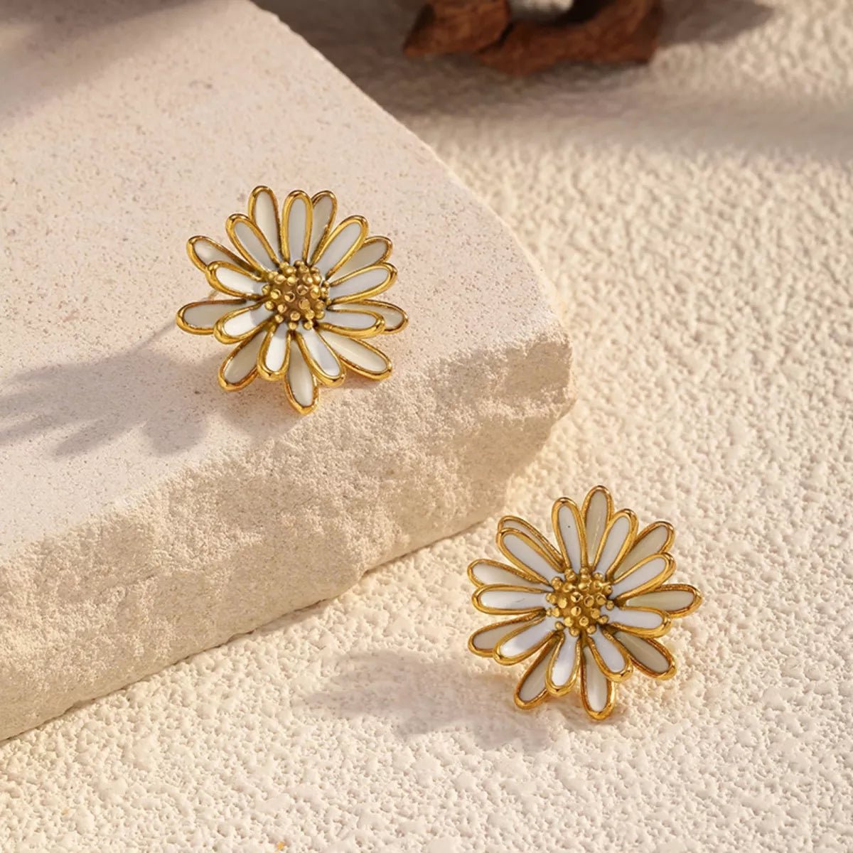 18K Gold - Plated Flower Stud Earrings - MAD RUFFI