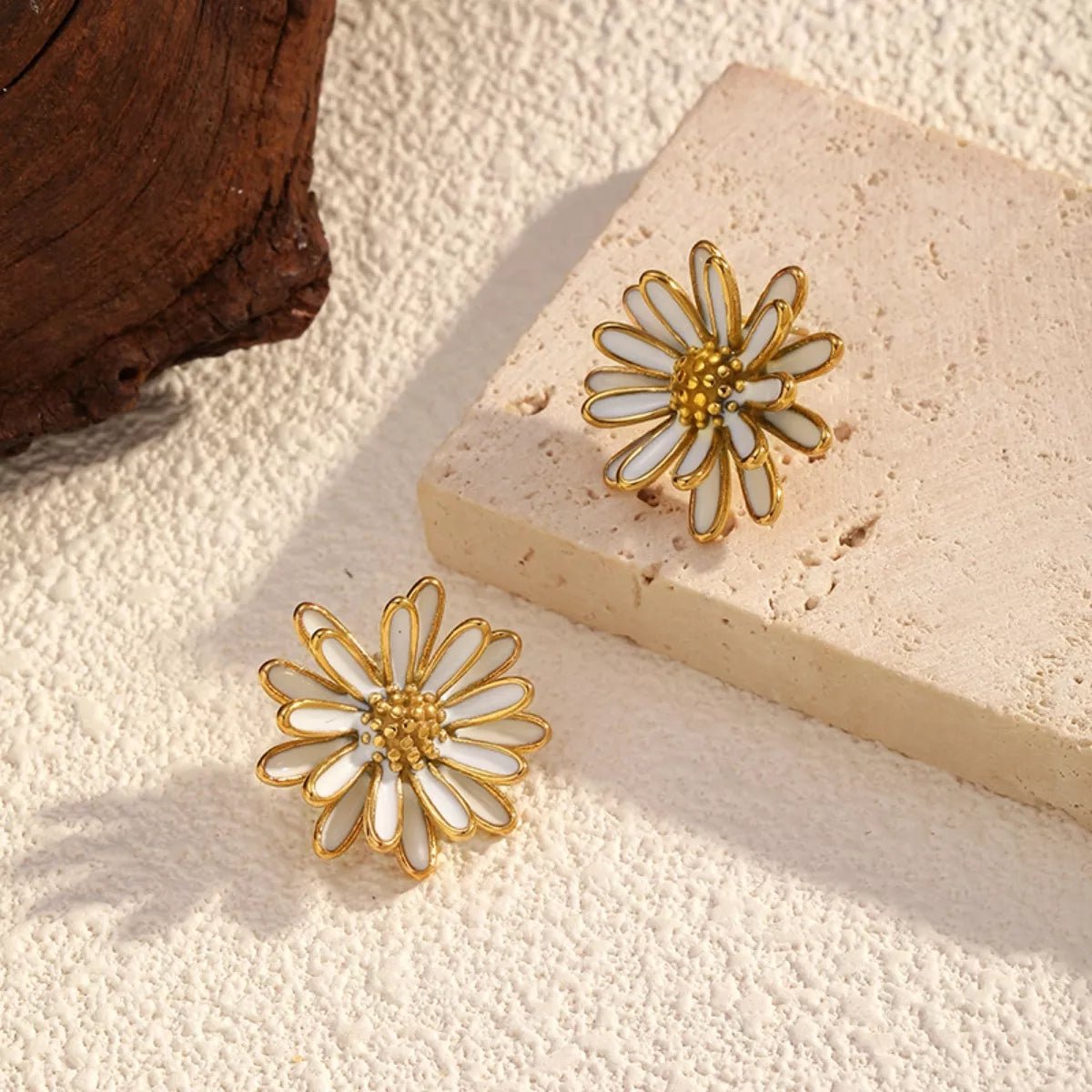 18K Gold - Plated Flower Stud Earrings - MAD RUFFI