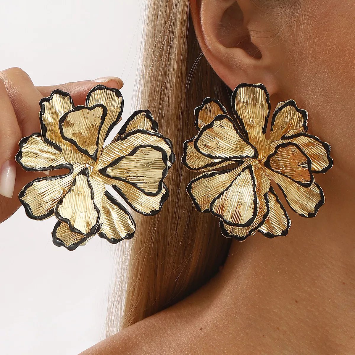 18K Gold - Plated Flower Stud Earrings - MAD RUFFI