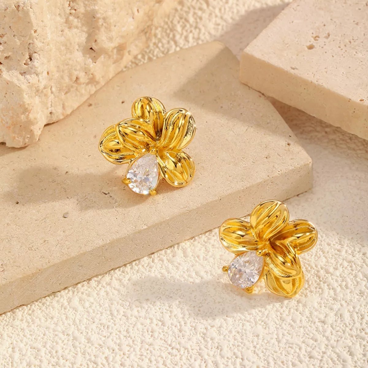 18K Gold - Plated Flower Stud Earrings - MAD RUFFI