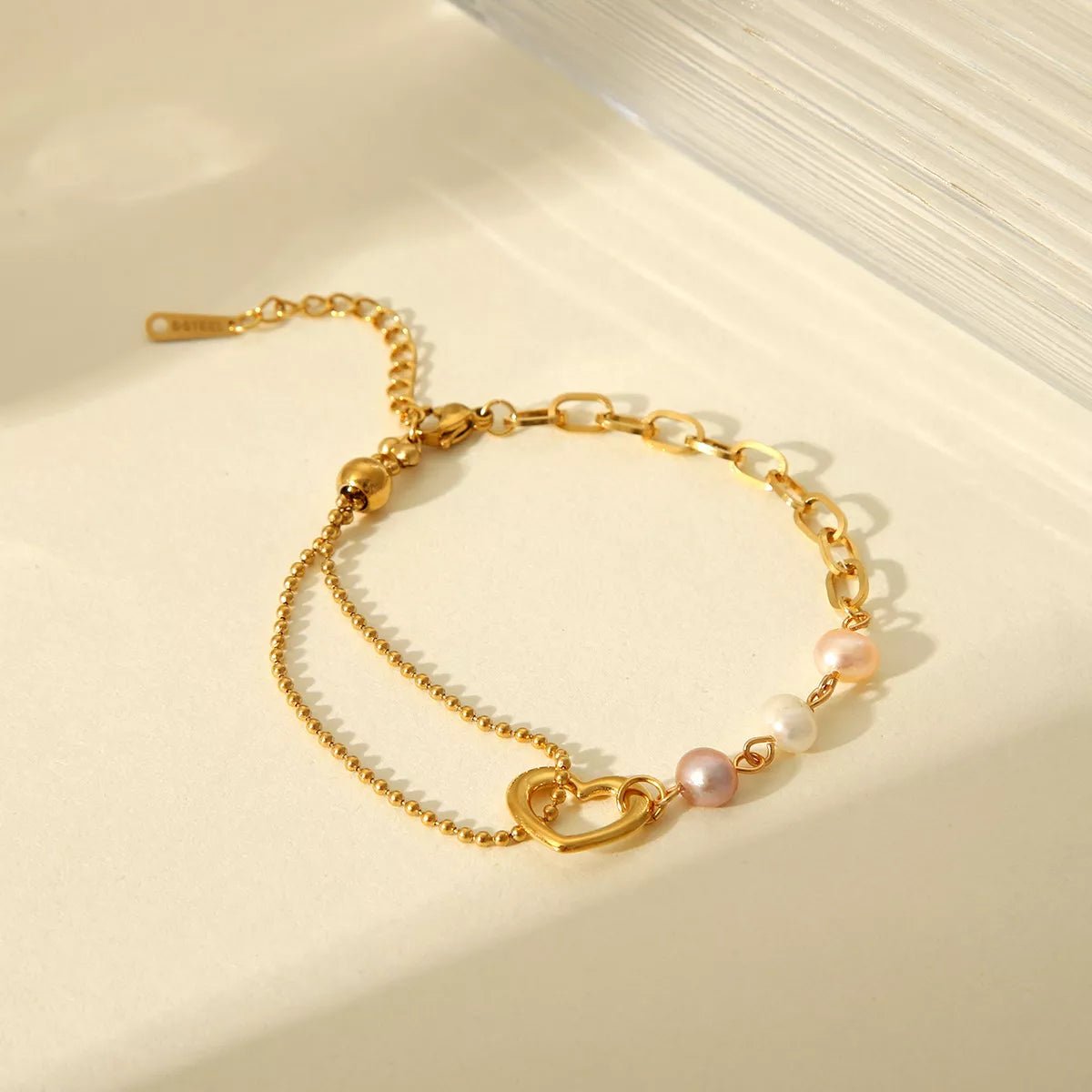 18K Gold - Plated Heart Pearl Bracelet - MAD RUFFI