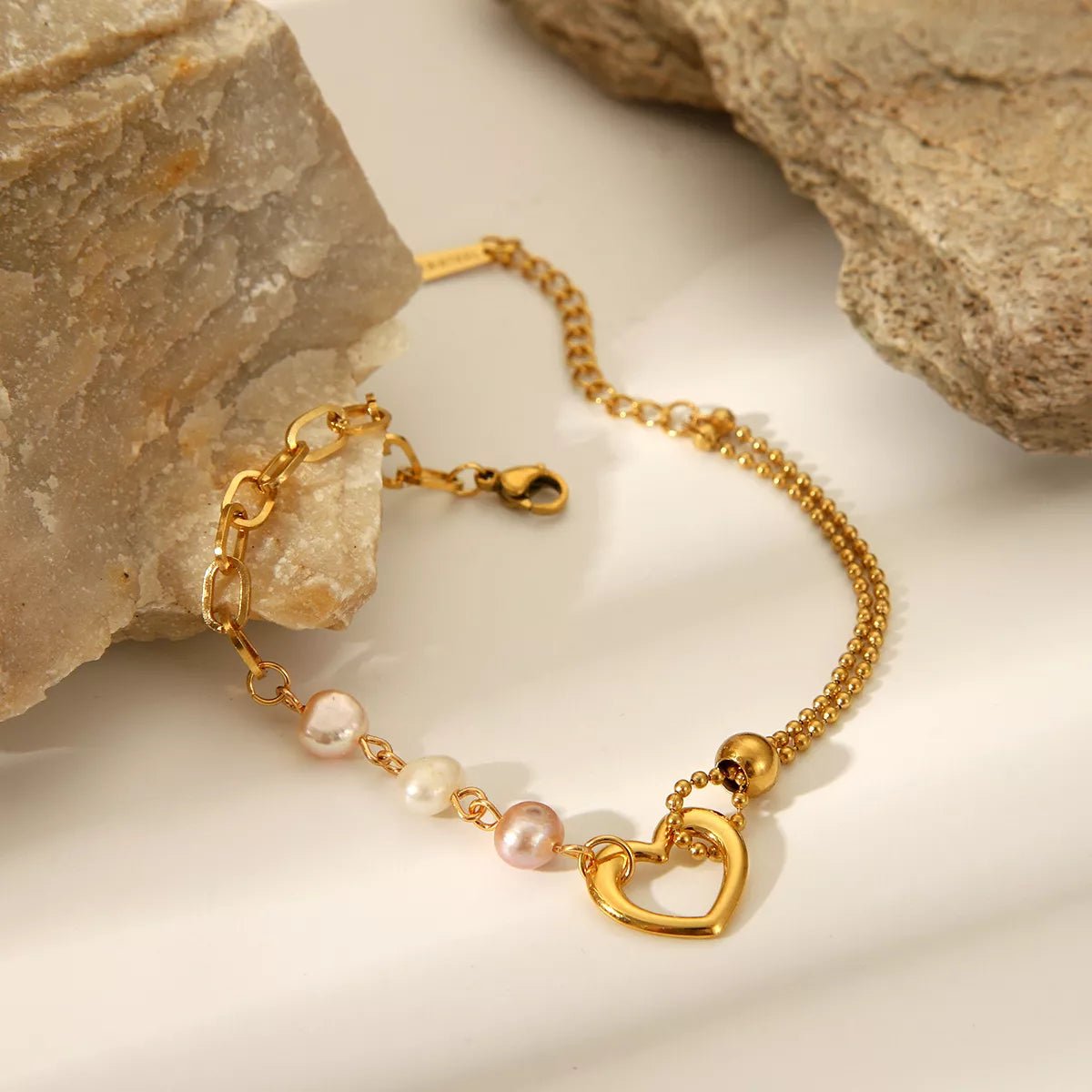 18K Gold - Plated Heart Pearl Bracelet - MAD RUFFI