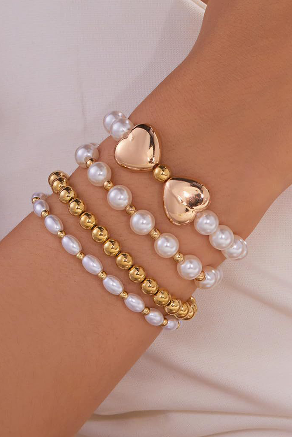 Stapelbares Armbandset mit Herzperlen in Gold für Damen