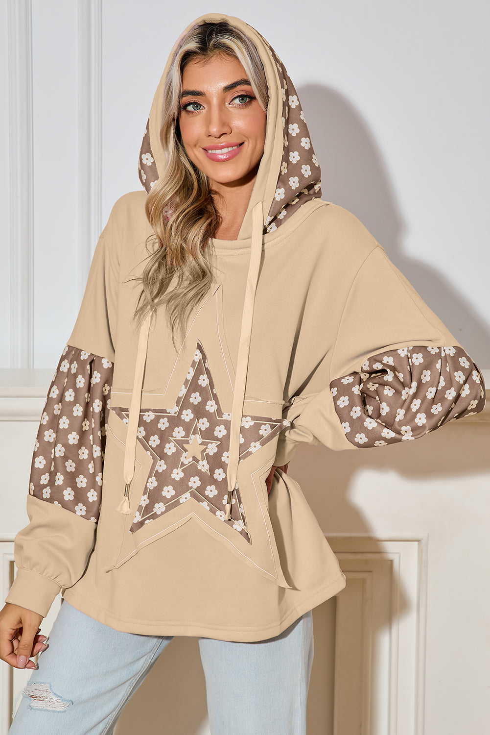 Delicacy Hoodie mit Blumen-Patchwork und Sternmuster und Kordelzug