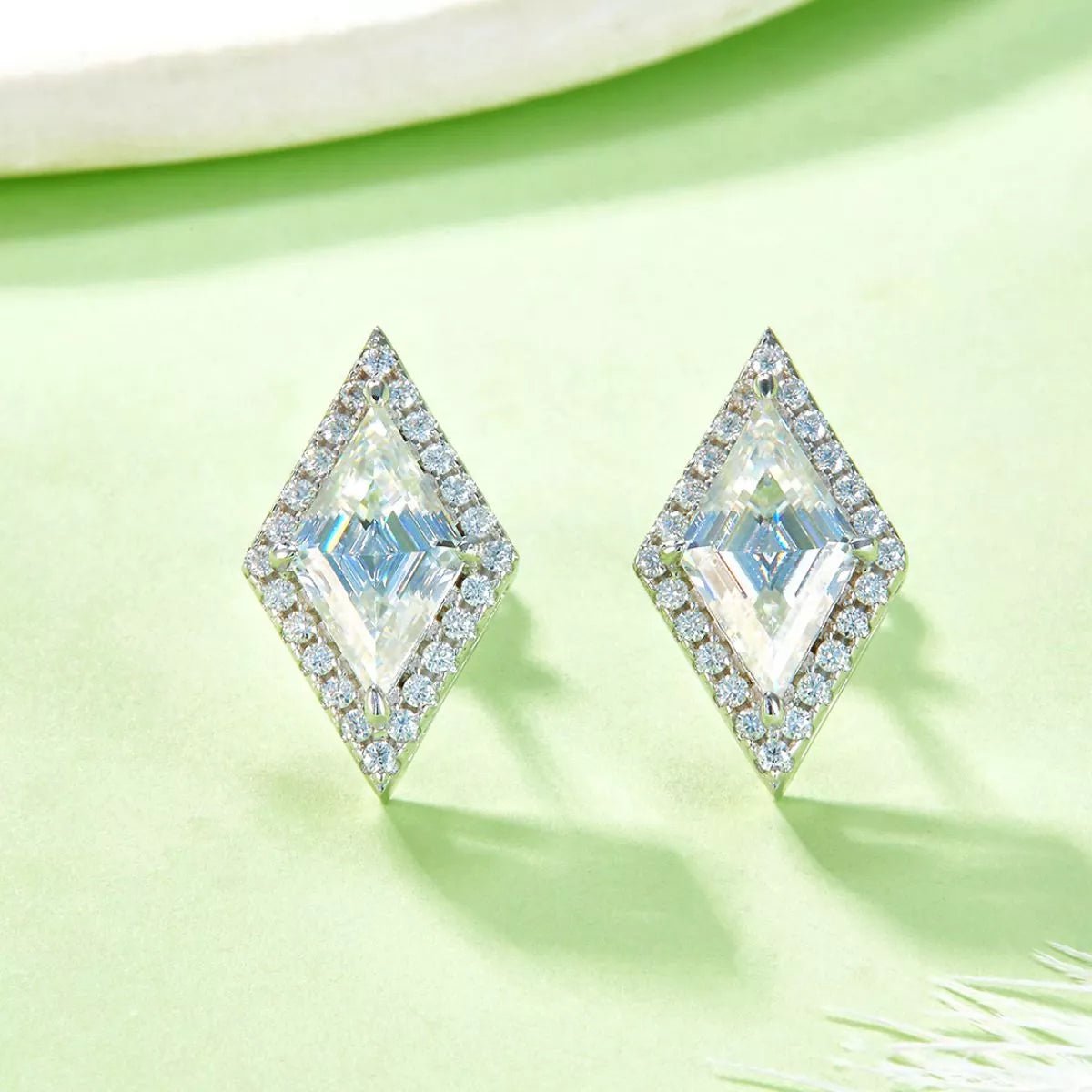 2 Carat Moissanite 925 Sterling Silver Stud Earrings - MAD RUFFI
