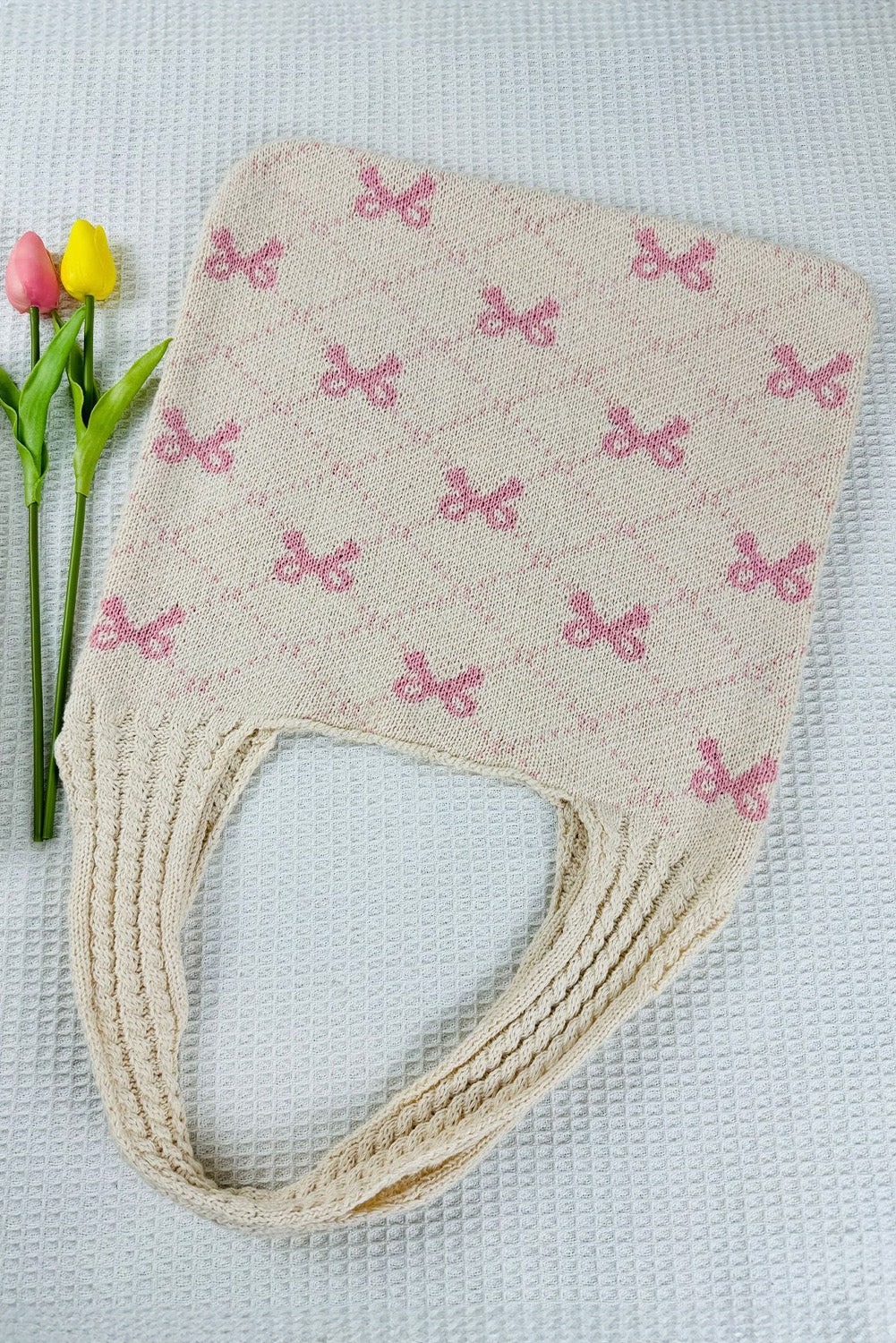 Beige Schultertasche mit süßem Schleifenmuster und strukturiertem Strickriemen