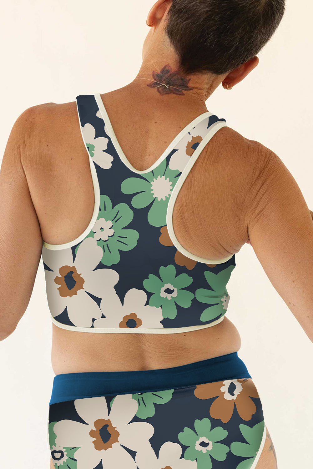 Grüner, zweiteiliger Bikini mit Reißverschluss und Blumenmuster in Übergröße