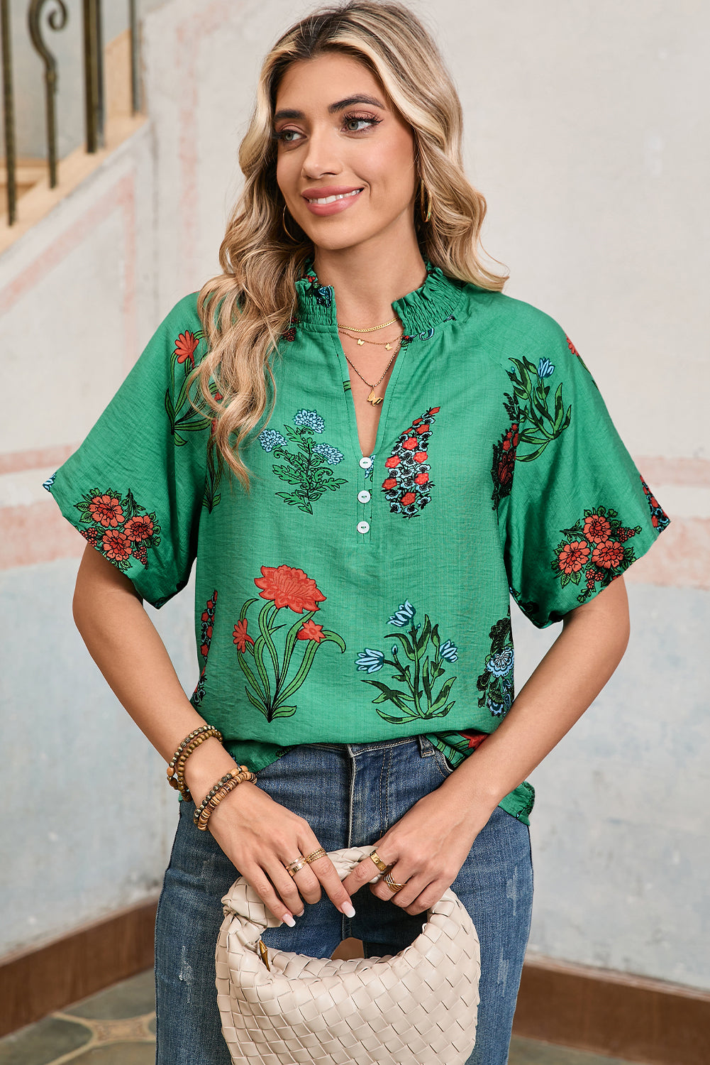 Botón floral verde brillante Blusa con cuello en V