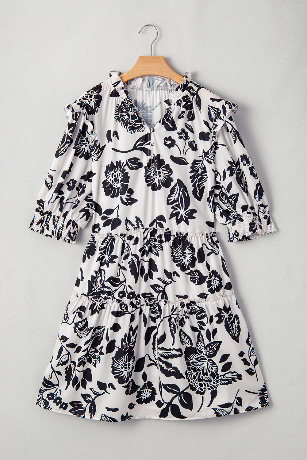 Negro con estampado floral Floral Beck Talled Tiered Mini Vestido