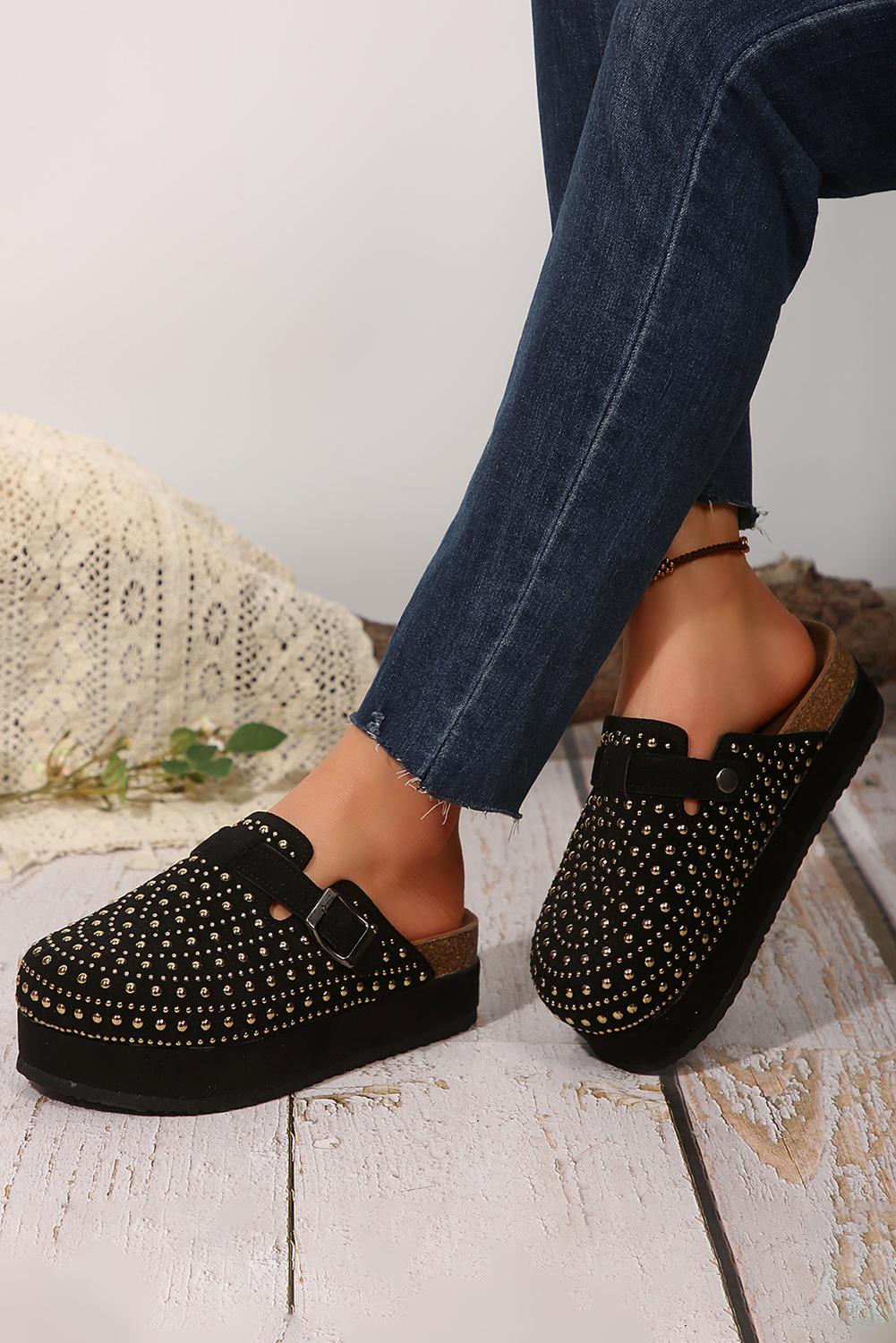 Zapatillas de plataforma con tachuelas vintage negras