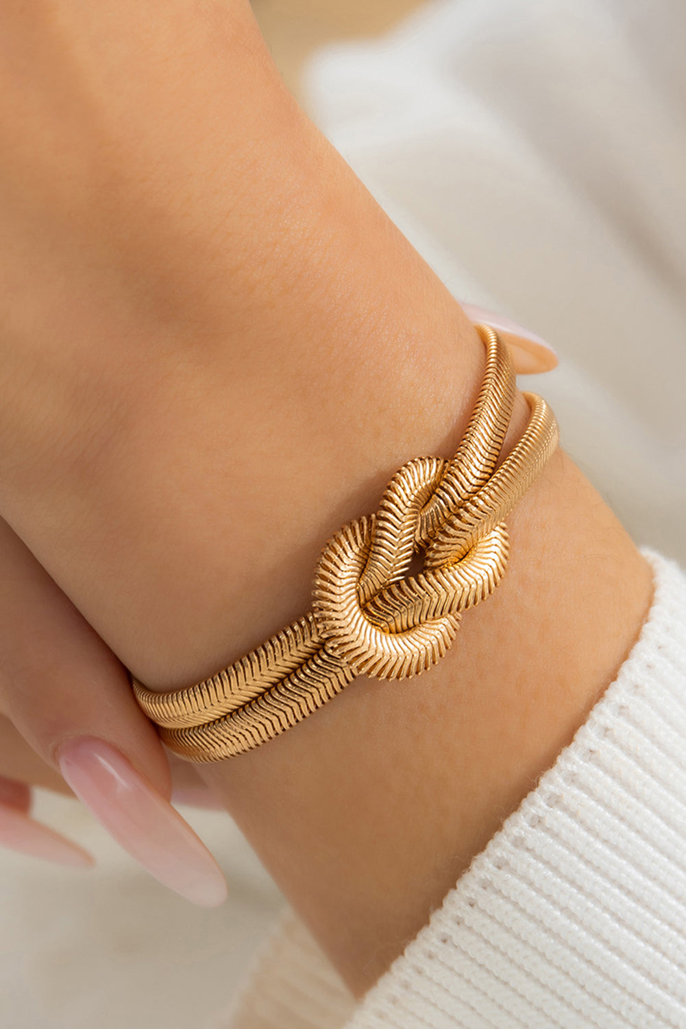 Diseño de brazalete ajustable de la cadena de huesos de serpiente de oro