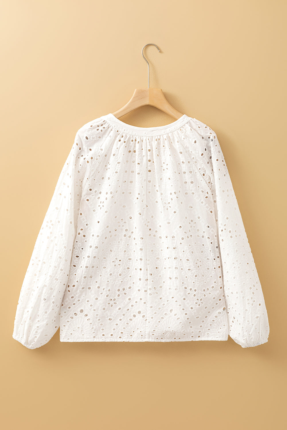 Blouse à manches bouffées brodées à œillet blanc