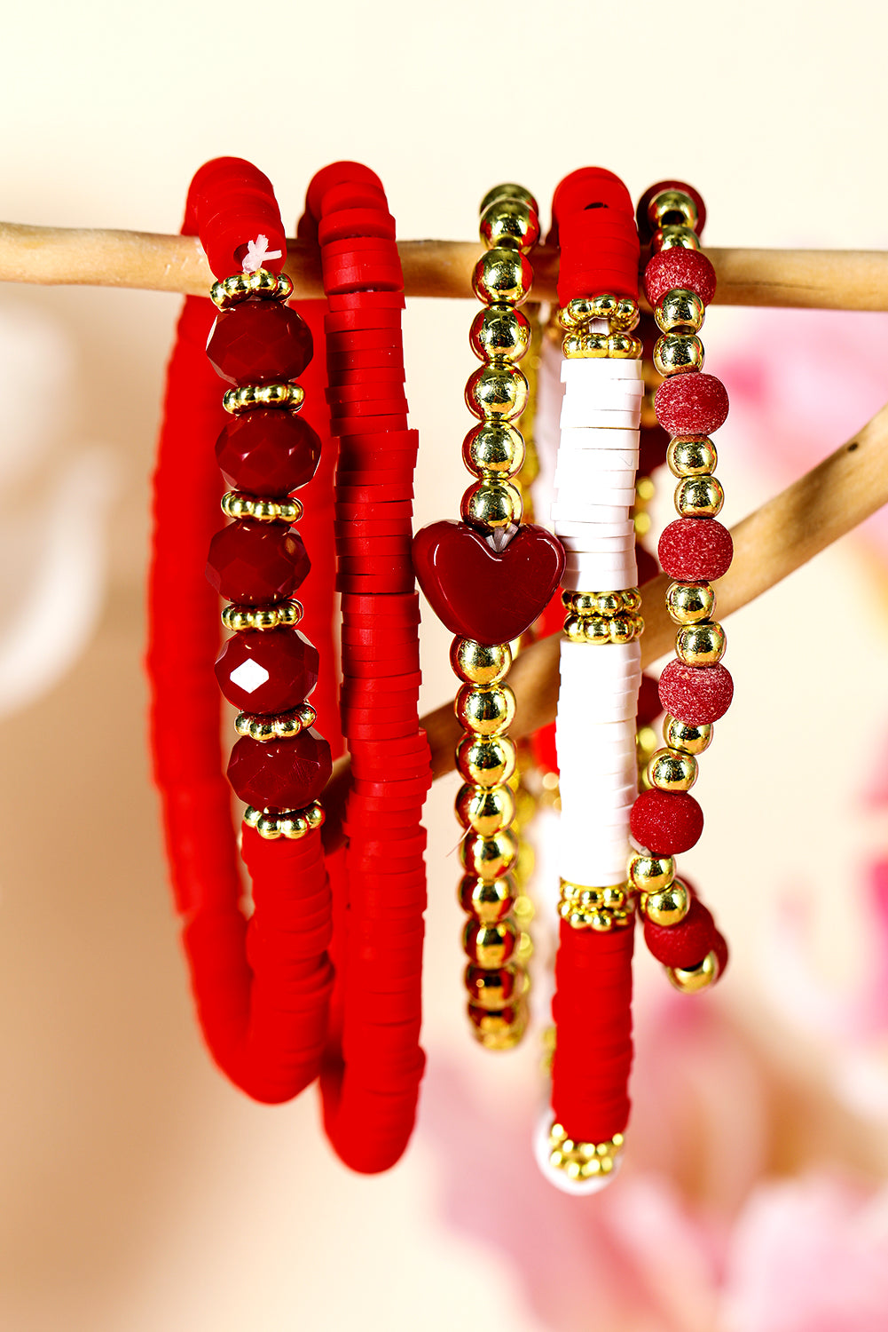 Bracelet empilable de coeur perlé rouge fougueux pour style tendance