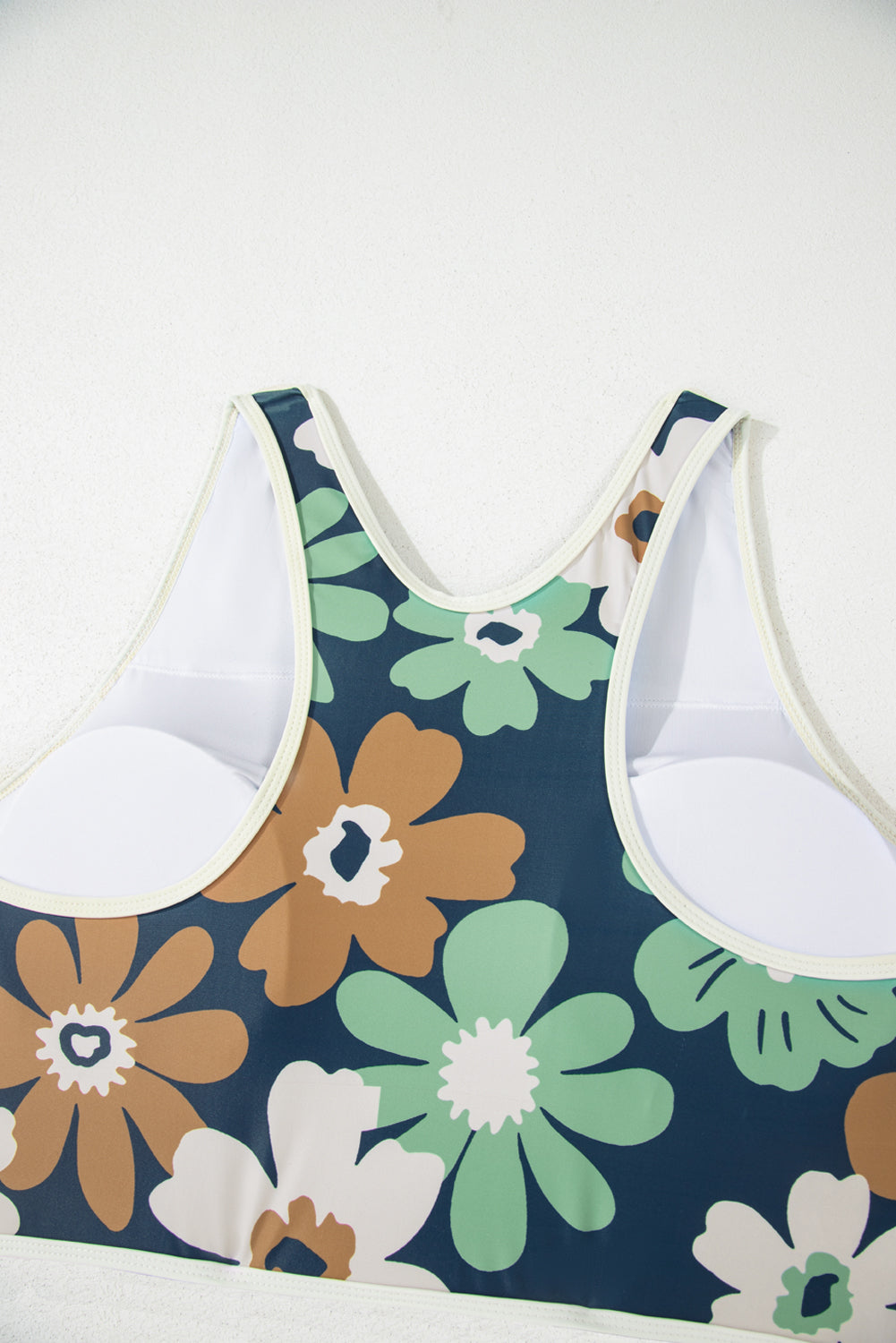 Grüner, zweiteiliger Bikini mit Reißverschluss und Blumenmuster in Übergröße