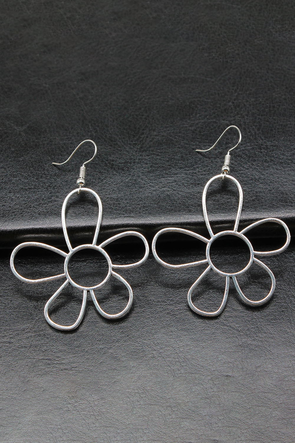 Boucles d'oreilles à crochet à fleurs creux en alliage argenté pour les femmes