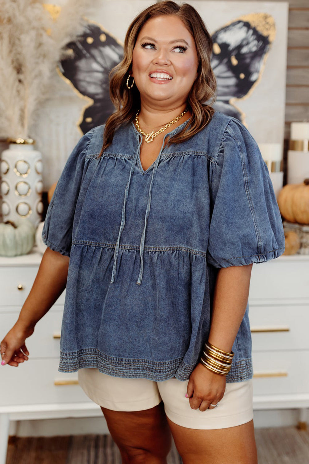 Sail Blue Plus Size Jeansbluse mit V-Ausschnitt und Puffärmeln und Bindeband