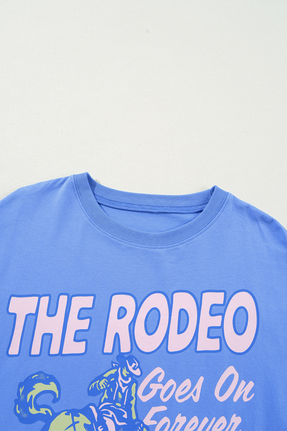 Camiseta gráfica de la letra del rodeo azul cielo