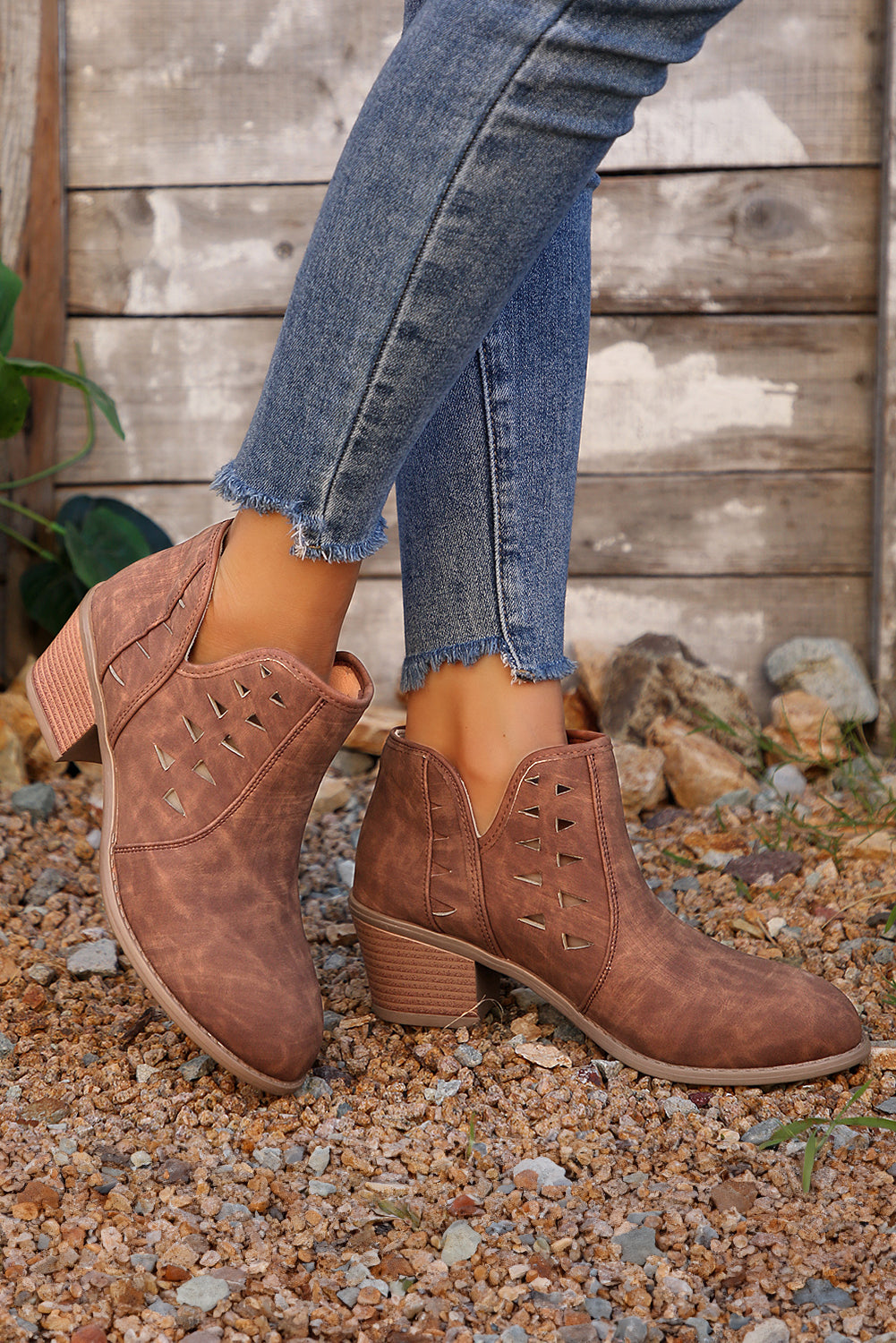 Parchment – ​​Ankle Boots aus Wildleder mit spitzer Zehenpartie und Absatz