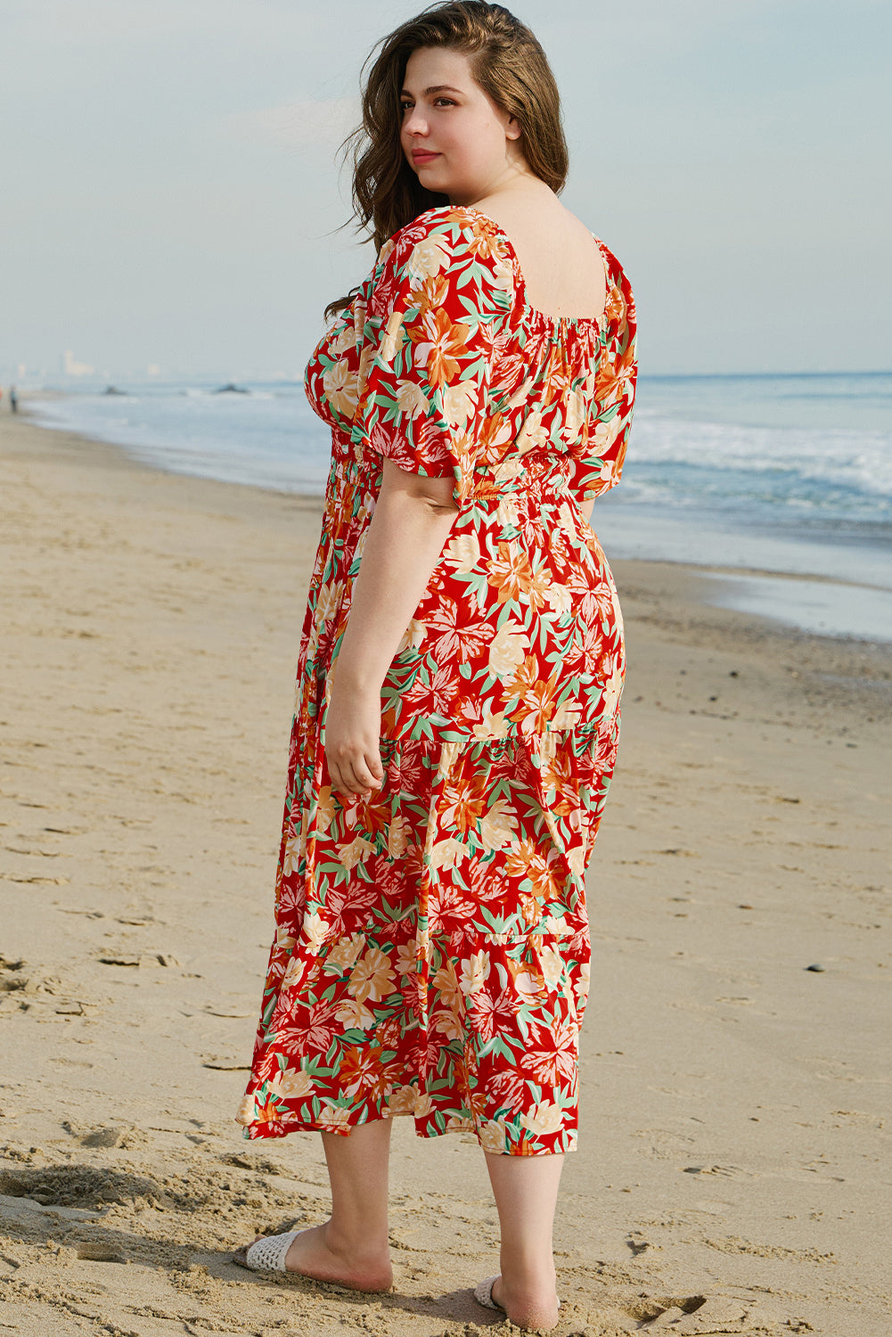 Oranges Maxikleid mit Blumenmuster und V-Ausschnitt und taillierter Taille in Übergröße