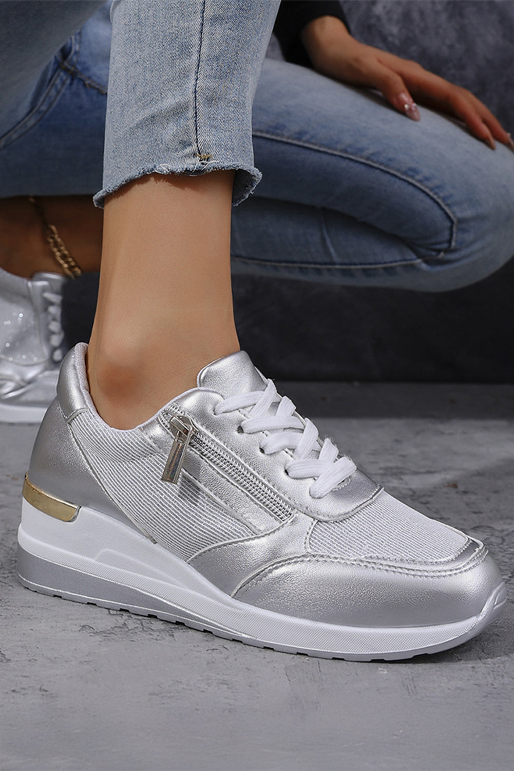 Goldene Schnürsneakers aus PU-Leder mit Patchwork-Reißverschluss