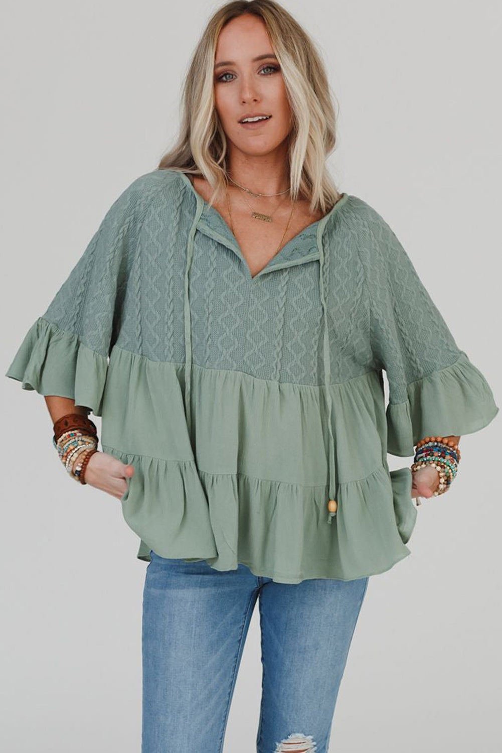 Laurel Green – Patchwork-Bluse mit Rüschen und Krawatte und Schlitz am Ausschnitt