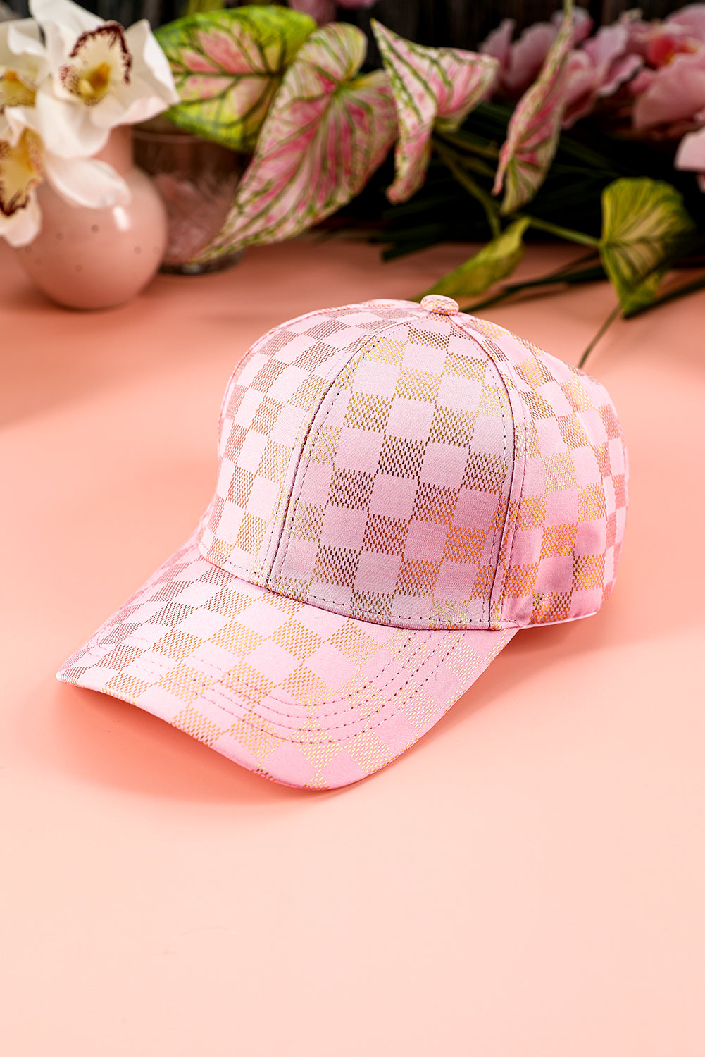 Gorra de béisbol a cuadros de color rosa claro